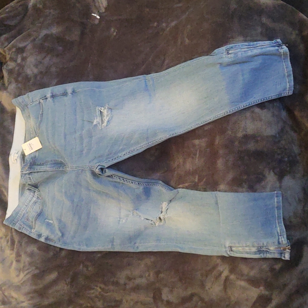 Women's size 20 Aveology from Avenue light wash crop jeans